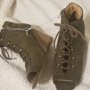 Womens wedge shoes
